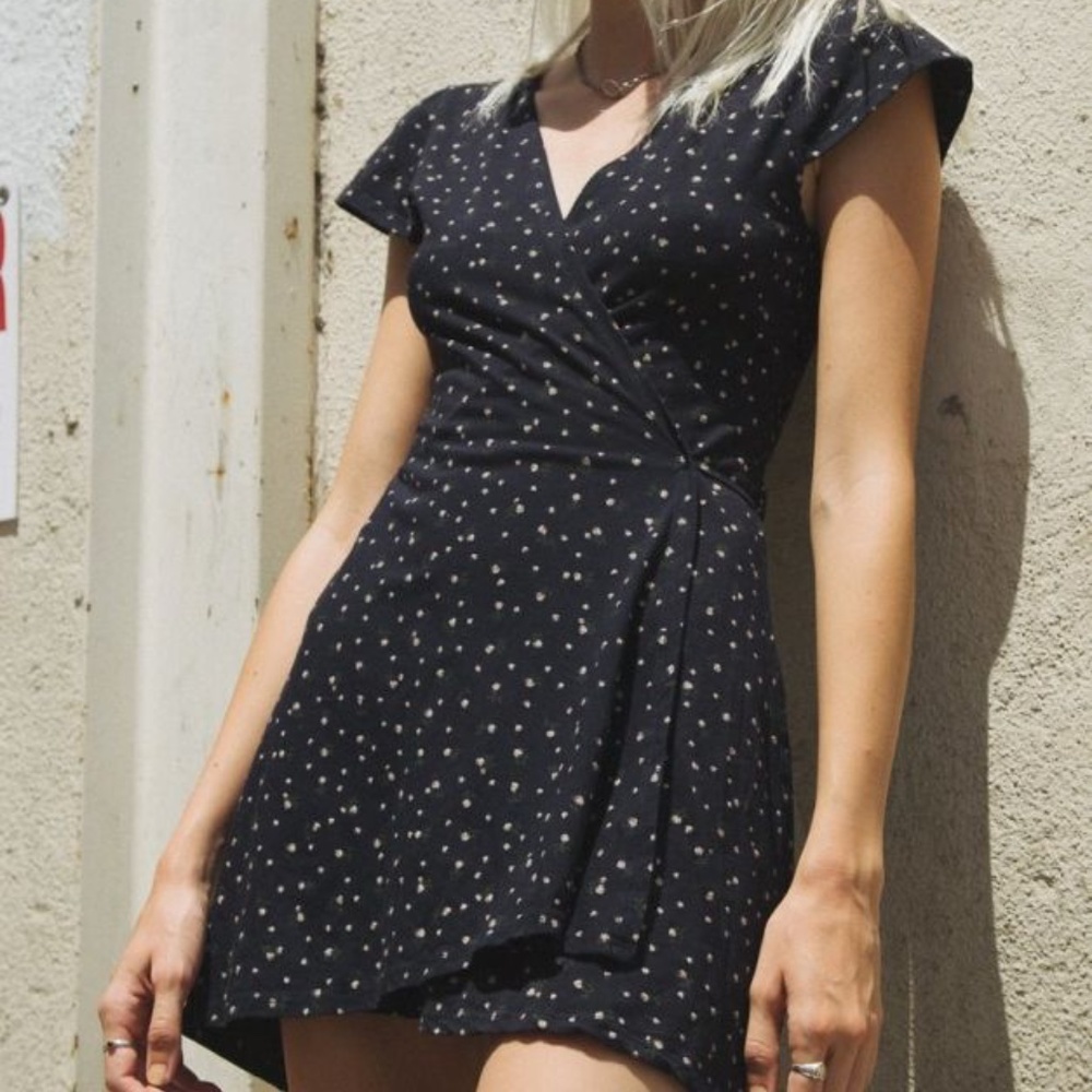 Brandy Melville Robbie Dress Short Sleeve Wrap